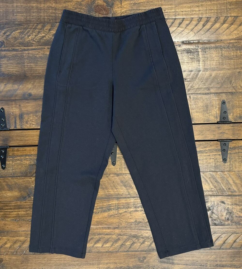 Lululemon Women's Light Strides Crop *23" in Black Size 4 Style #: W6AV5S